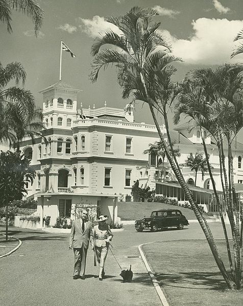 476px-Government_House,_Sir_John_&_Lady_Lavarack,_Brisbane_1947