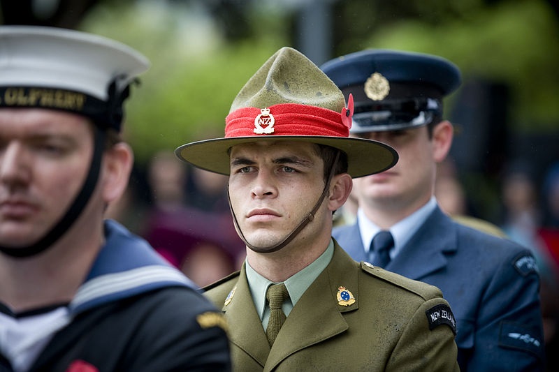 800px-ANZAC_Day_service_at_the_National_War_Memorial_-_Flickr_-_NZ_Defence_Force_(20)
