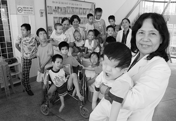 Vietnam. 12/2004. Ho Chi Minh. Professor Nguyen Thi Ngoc Phuong, at Tu Du Obstetrics and Gynecology Hospital is pictured with a group of handicapped children, most of them victims of Agent Orange. Photo by Alexis DUCLOS