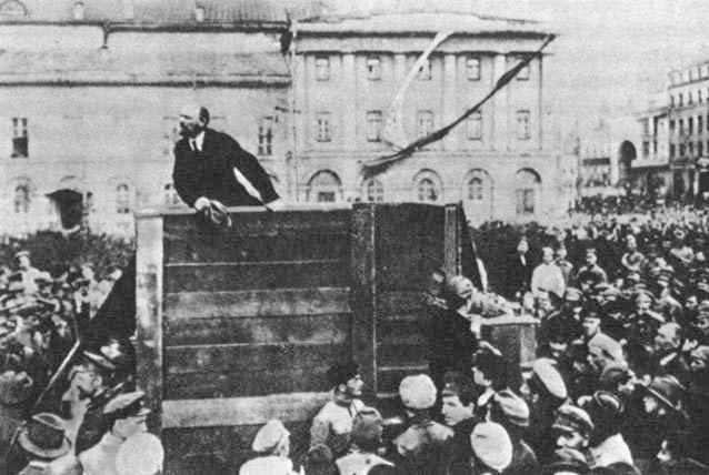Lenin-Trotsky_1920-05-20_Sverdlov_Square_(censored)
