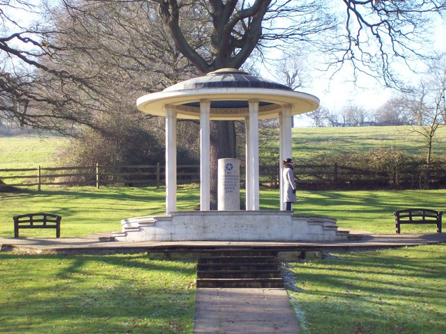 Magna_Carta_Memorial,_Runnymede_-_geograph.org.uk_-_705911